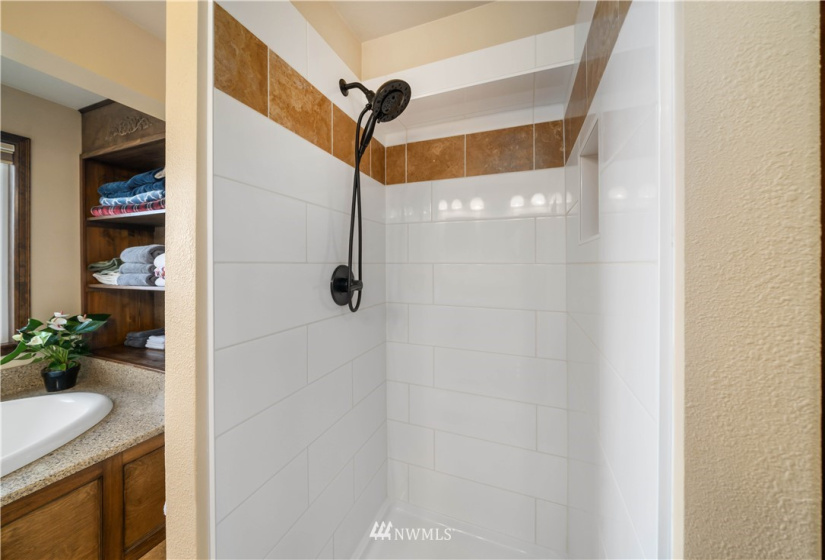 6401 48th, Tacoma, Washington 98407, 5 Bedrooms Bedrooms, ,3 BathroomsBathrooms,Residential,For Sale,48th,NWM1867169