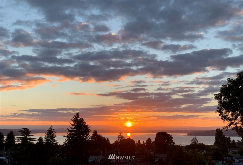 6401 48th, Tacoma, Washington 98407, 5 Bedrooms Bedrooms, ,3 BathroomsBathrooms,Residential,For Sale,48th,NWM1867169