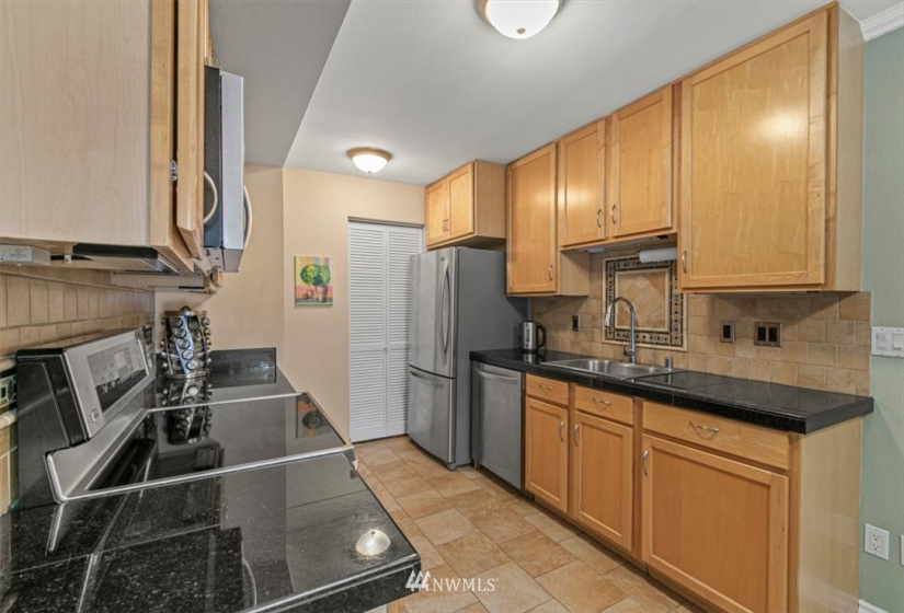 14128 74th, Kirkland, Washington 98034, 2 Bedrooms Bedrooms, ,1 BathroomBathrooms,Residential,For Sale,74th,NWM1867704