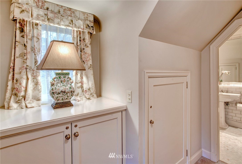 3321 E Valley, Seattle, Washington 98112, 3 Bedrooms Bedrooms, ,1 BathroomBathrooms,Residential Lease,For Rent,Valley,NWM1867345