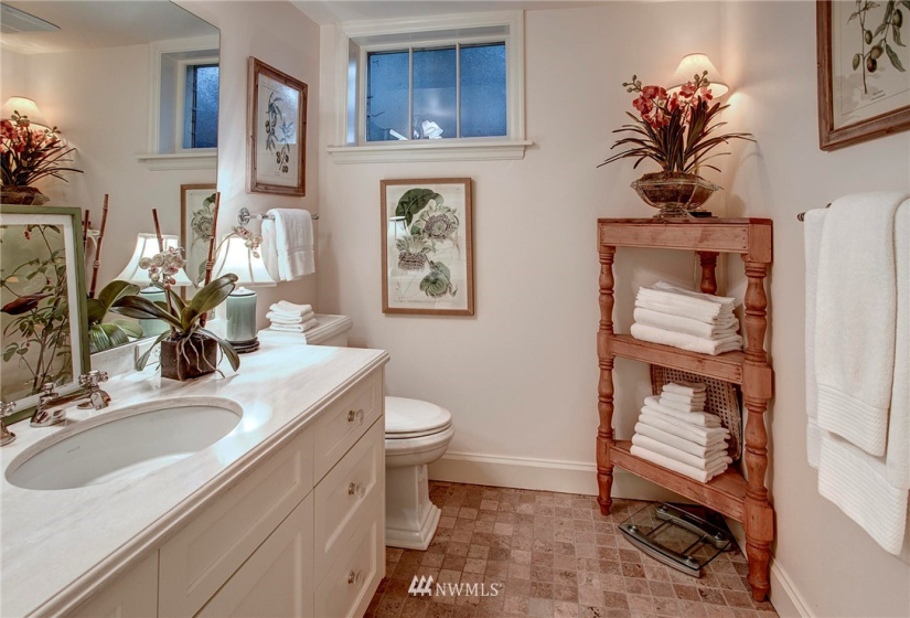 3321 E Valley, Seattle, Washington 98112, 3 Bedrooms Bedrooms, ,1 BathroomBathrooms,Residential Lease,For Rent,Valley,NWM1867345