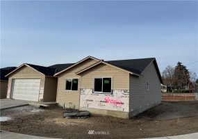 12 Emma, Wenatchee, Washington 98801, 3 Bedrooms Bedrooms, ,1 BathroomBathrooms,Residential,For Sale,Pheasant Hills,Emma,NWM1867609