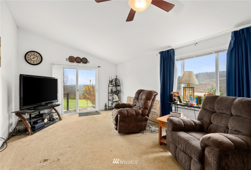 125 Deer Haven Drive, Winlock, Washington 98596, 3 Bedrooms Bedrooms, ,2 BathroomsBathrooms,Manufactured In Park,For Sale,Deer Haven Drive,NWM1868070