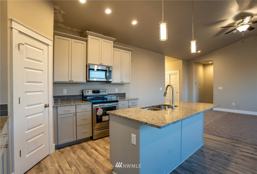 1120 Mt Baker, Othello, Washington 99344, 4 Bedrooms Bedrooms, ,2 BathroomsBathrooms,Residential,For Sale,Sandhill Estates Phase 3,Mt Baker,NWM1868151