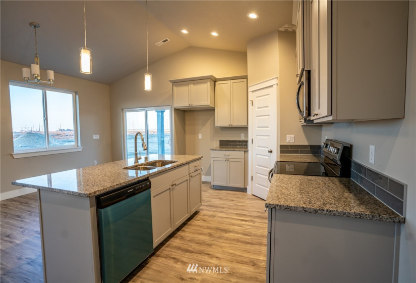 1120 Mt Baker, Othello, Washington 99344, 4 Bedrooms Bedrooms, ,2 BathroomsBathrooms,Residential,For Sale,Sandhill Estates Phase 3,Mt Baker,NWM1868151