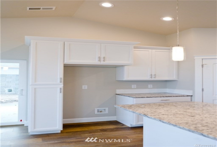 1120 Mt Baker, Othello, Washington 99344, 4 Bedrooms Bedrooms, ,2 BathroomsBathrooms,Residential,For Sale,Sandhill Estates Phase 3,Mt Baker,NWM1868151