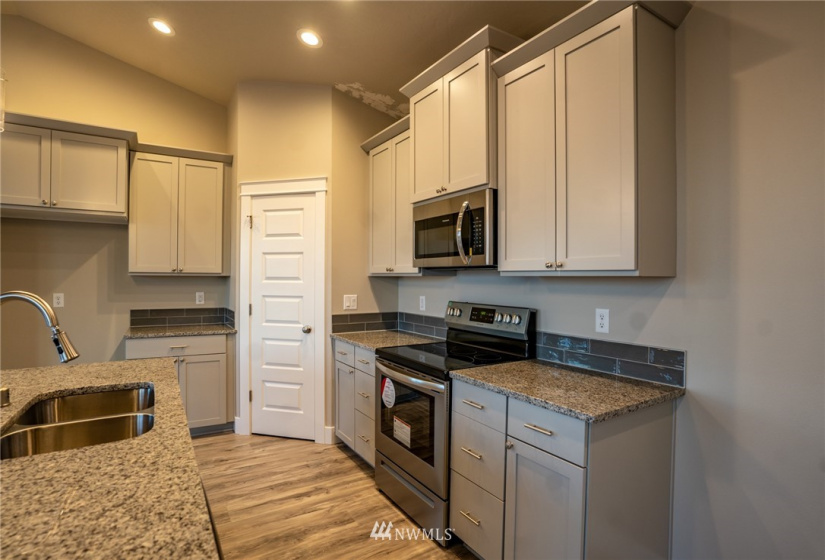 1120 Mt Baker, Othello, Washington 99344, 4 Bedrooms Bedrooms, ,2 BathroomsBathrooms,Residential,For Sale,Sandhill Estates Phase 3,Mt Baker,NWM1868151