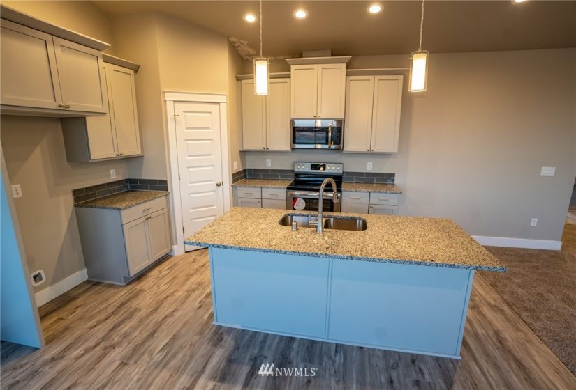 1120 Mt Baker, Othello, Washington 99344, 4 Bedrooms Bedrooms, ,2 BathroomsBathrooms,Residential,For Sale,Sandhill Estates Phase 3,Mt Baker,NWM1868151