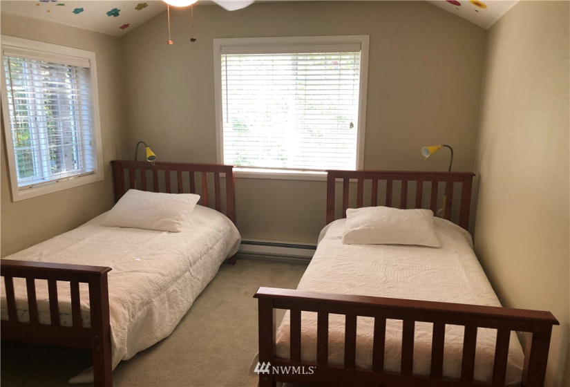 2760 76th Ave SE, Mercer Island, Washington 98040, 2 Bedrooms Bedrooms, ,1 BathroomBathrooms,Residential,For Sale,76th Ave SE,NWM1868173