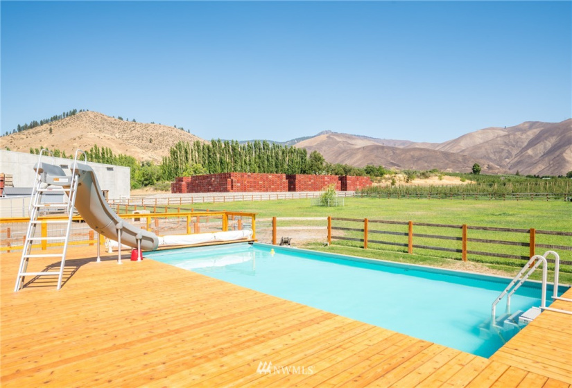 4284 Old Monitor Rd, Cashmere, Washington 98815, 3 Bedrooms Bedrooms, ,3 BathroomsBathrooms,Residential,For Sale,Old Monitor Rd,NWM1868344