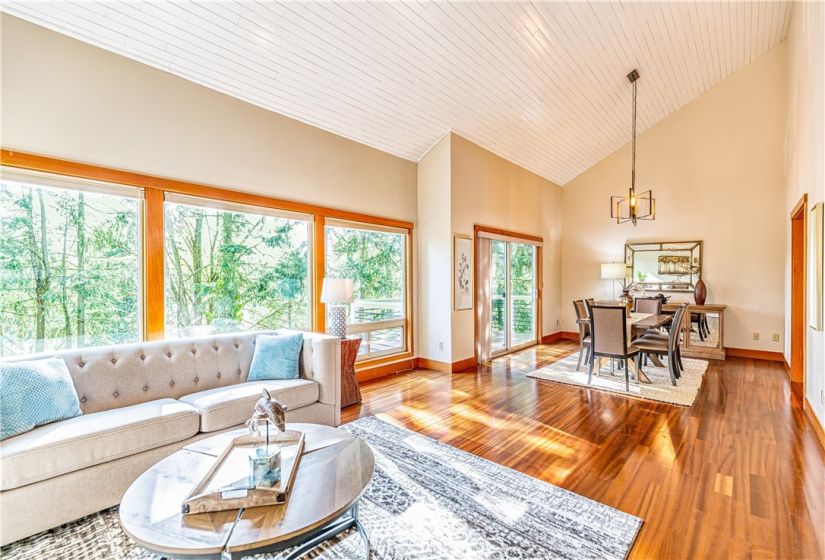 5423 134th, Bellevue, Washington 98006, 5 Bedrooms Bedrooms, ,3 BathroomsBathrooms,Residential Lease,For Rent,134th,NWM1868626