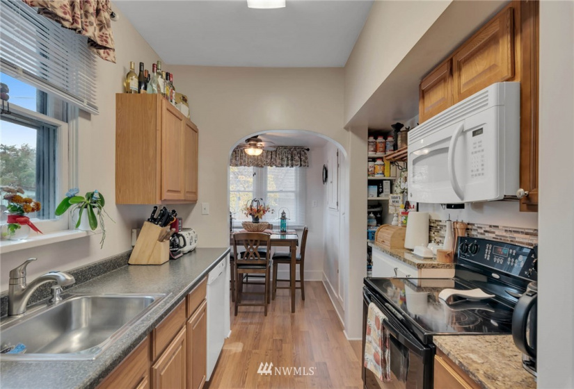 414 Chelan, Wenatchee, Washington 98801, ,Commercial Sale,For Sale,Chelan,NWM1868615