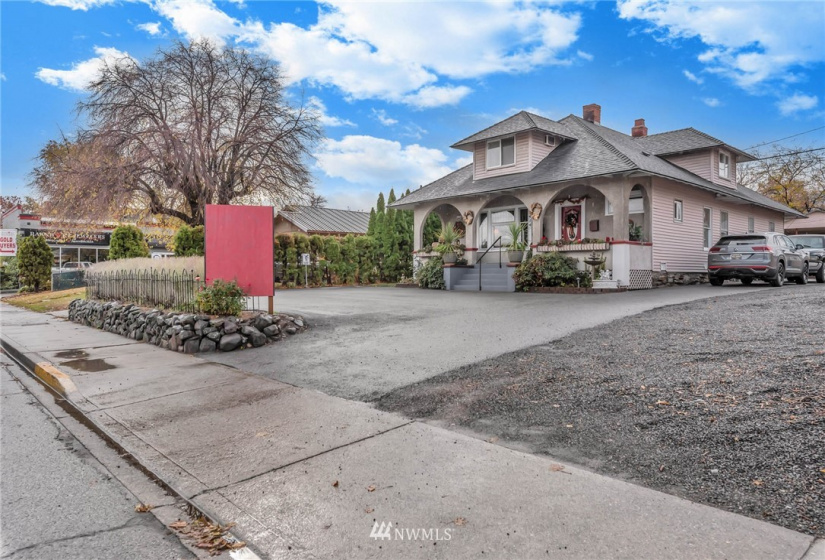 414 Chelan, Wenatchee, Washington 98801, ,Commercial Sale,For Sale,Chelan,NWM1868615