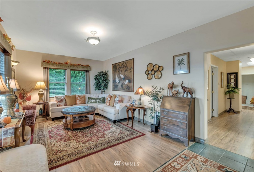 414 Chelan, Wenatchee, Washington 98801, ,Commercial Sale,For Sale,Chelan,NWM1868615