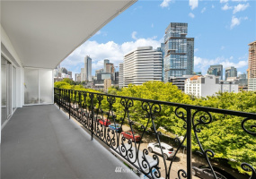 1740 Melrose, Seattle, Washington 98122, 2 Bedrooms Bedrooms, ,1 BathroomBathrooms,Residential,For Sale,Maison Ville,Melrose,NWM1869032