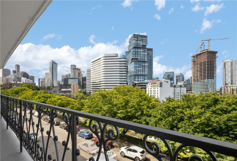 1740 Melrose, Seattle, Washington 98122, 2 Bedrooms Bedrooms, ,1 BathroomBathrooms,Residential,For Sale,Maison Ville,Melrose,NWM1869032