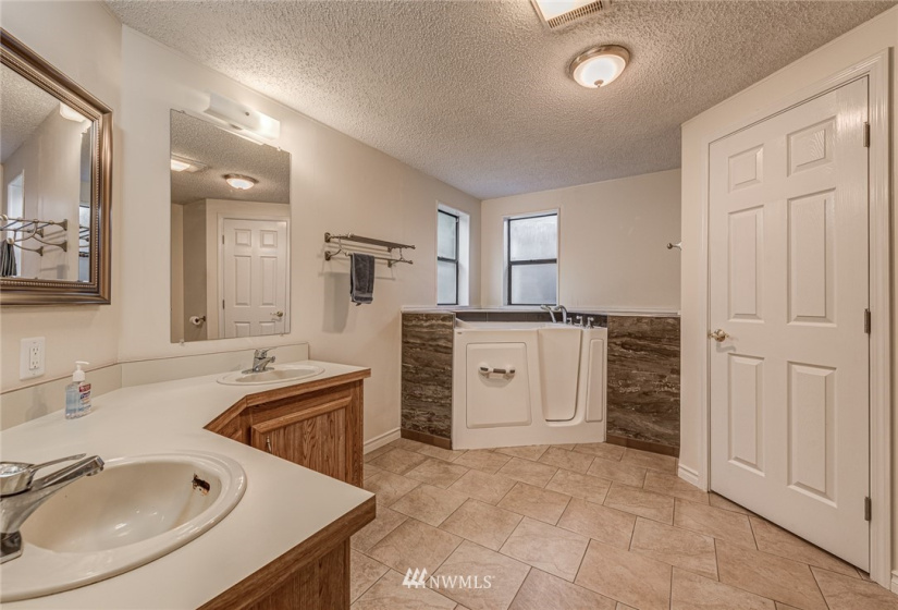 5810 Fleming, Everett, Washington 98203, 2 Bedrooms Bedrooms, ,2 BathroomsBathrooms,Manufactured In Park,For Sale,Fleming,NWM1868808