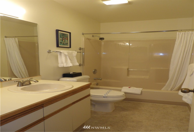1 Lakeside 716-L, Manson, Washington 98831, 2 Bedrooms Bedrooms, ,2 BathroomsBathrooms,Residential,For Sale,Lakeside,Lakeside 716-L,NWM1868986