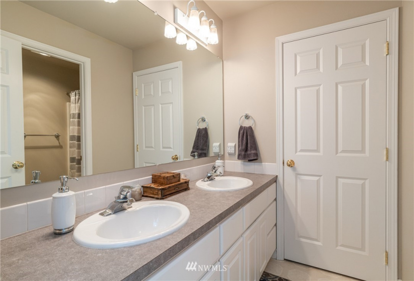 2324 Fancher Heights, East Wenatchee, Washington 98802, 7 Bedrooms Bedrooms, ,4 BathroomsBathrooms,Residential,For Sale,Fancher Heights 2,Fancher Heights,NWM1869449