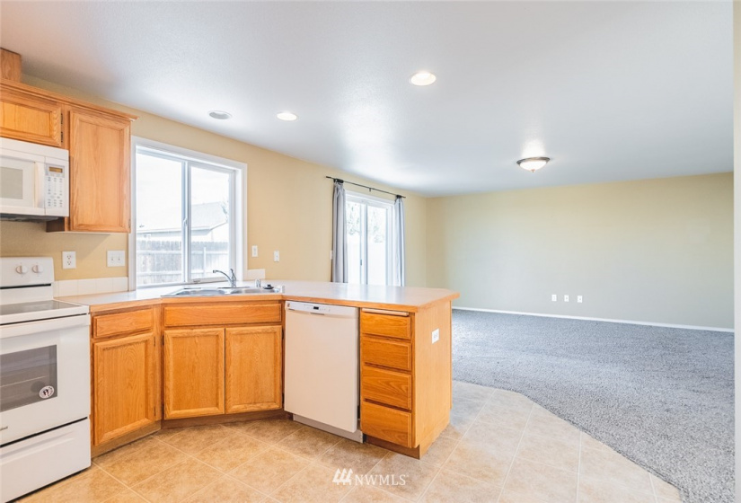 458 Trout, Moses Lake, Washington 98837, 4 Bedrooms Bedrooms, ,2 BathroomsBathrooms,Residential,For Sale,Trout,NWM1866981