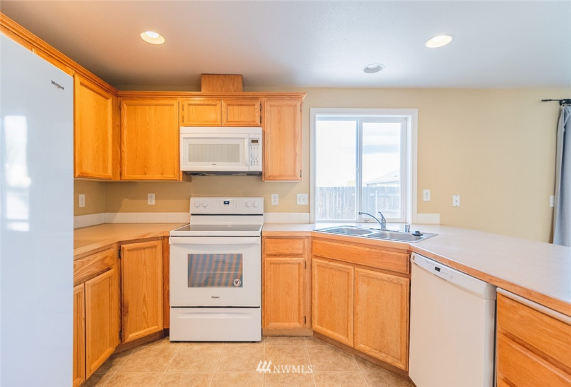458 Trout, Moses Lake, Washington 98837, 4 Bedrooms Bedrooms, ,2 BathroomsBathrooms,Residential,For Sale,Trout,NWM1866981