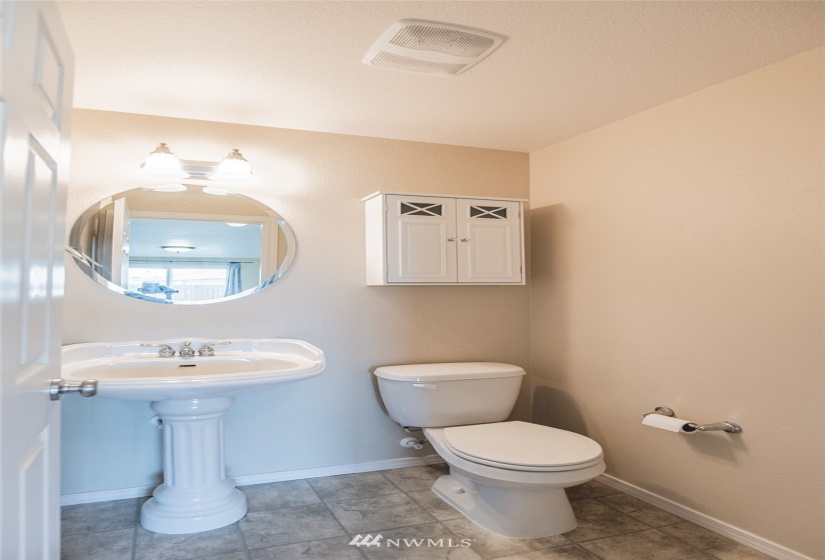 458 Trout, Moses Lake, Washington 98837, 4 Bedrooms Bedrooms, ,2 BathroomsBathrooms,Residential,For Sale,Trout,NWM1866981