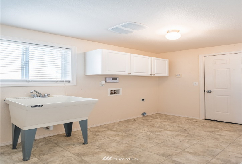 458 Trout, Moses Lake, Washington 98837, 4 Bedrooms Bedrooms, ,2 BathroomsBathrooms,Residential,For Sale,Trout,NWM1866981