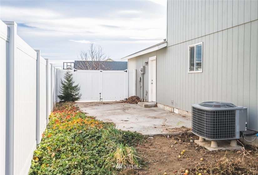 458 Trout, Moses Lake, Washington 98837, 4 Bedrooms Bedrooms, ,2 BathroomsBathrooms,Residential,For Sale,Trout,NWM1866981