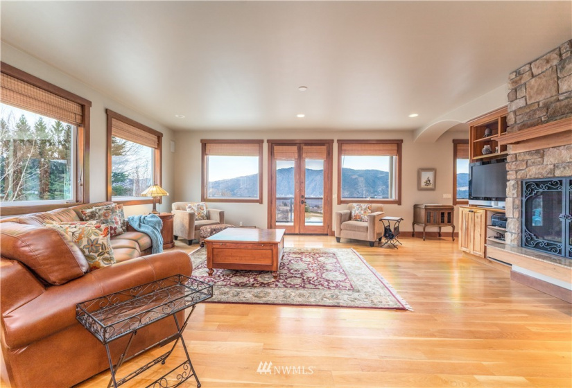 103 American Way, Manson, Washington 98831, 3 Bedrooms Bedrooms, ,2 BathroomsBathrooms,Residential,For Sale,American Way,NWM1869545