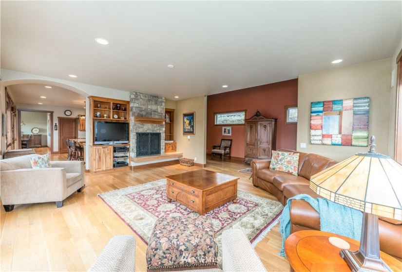 103 American Way, Manson, Washington 98831, 3 Bedrooms Bedrooms, ,2 BathroomsBathrooms,Residential,For Sale,American Way,NWM1869545