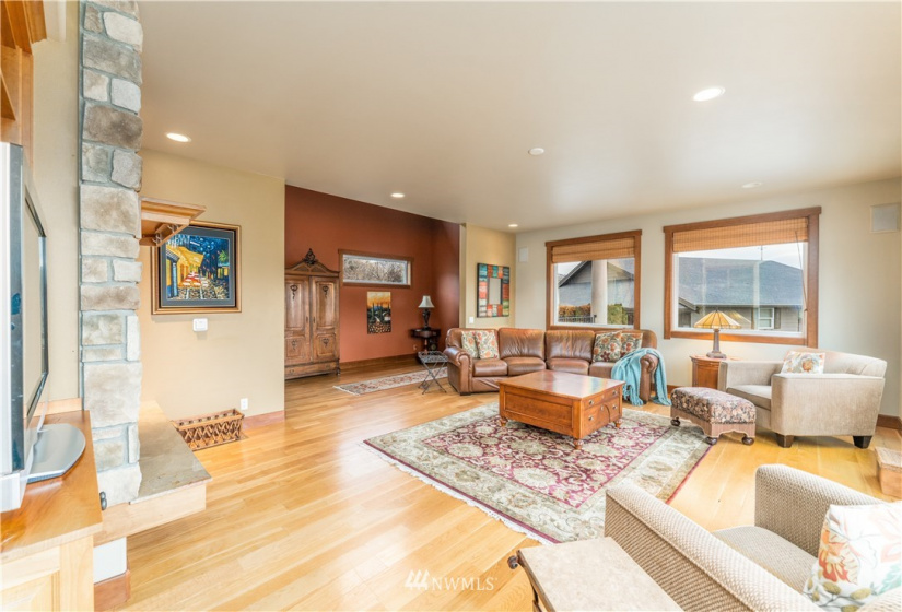 103 American Way, Manson, Washington 98831, 3 Bedrooms Bedrooms, ,2 BathroomsBathrooms,Residential,For Sale,American Way,NWM1869545