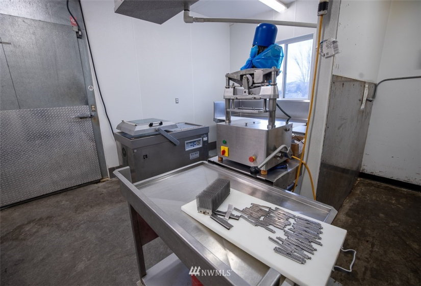 38 Tonasket Shop, Tonasket, Washington 98855, ,Commercial Sale,For Sale,Tonasket Shop,NWM1869066