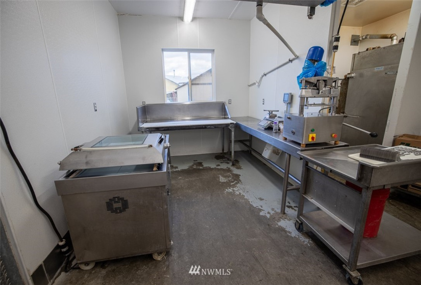 38 Tonasket Shop, Tonasket, Washington 98855, ,Commercial Sale,For Sale,Tonasket Shop,NWM1869066