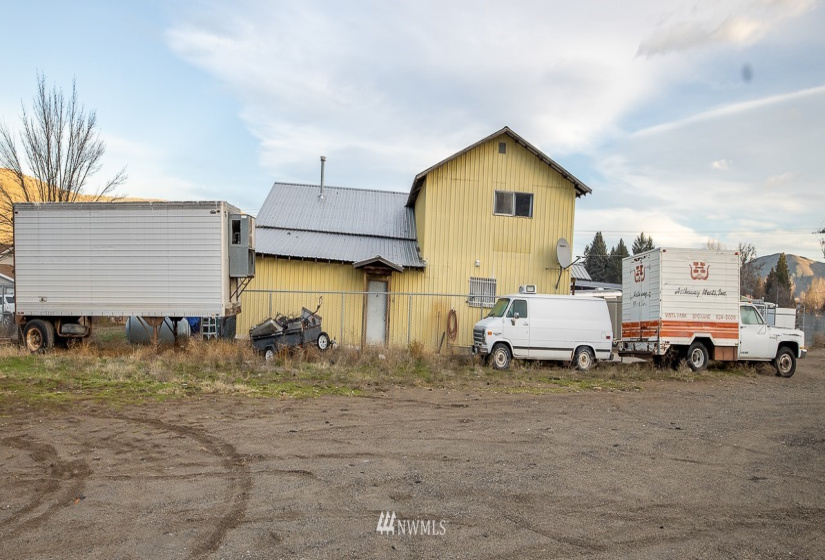 38 Tonasket Shop, Tonasket, Washington 98855, ,Commercial Sale,For Sale,Tonasket Shop,NWM1869066
