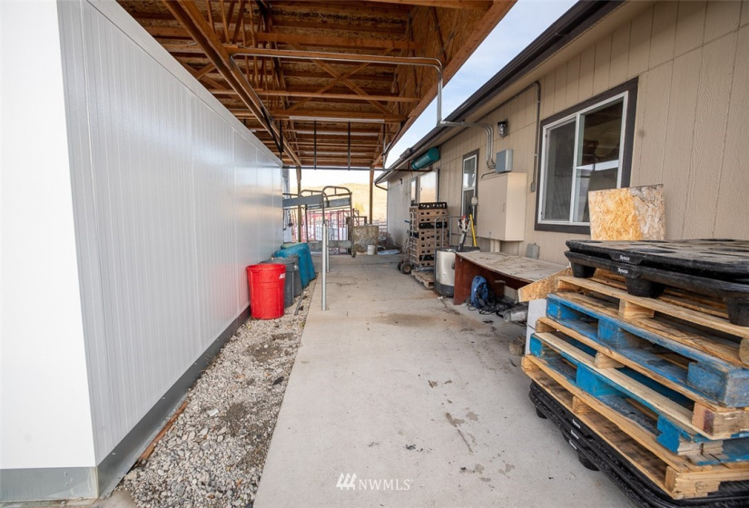 38 Tonasket Shop, Tonasket, Washington 98855, ,Commercial Sale,For Sale,Tonasket Shop,NWM1869066