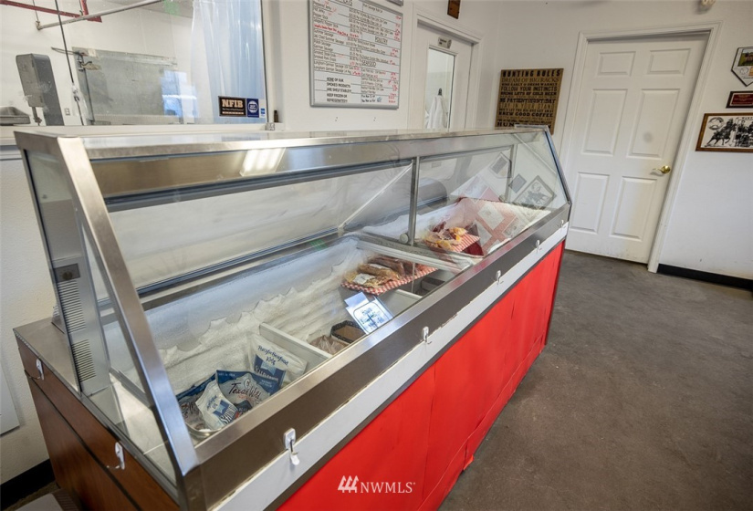 38 Tonasket Shop, Tonasket, Washington 98855, ,Commercial Sale,For Sale,Tonasket Shop,NWM1869066