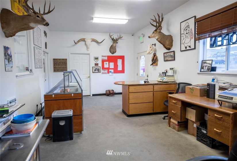 38 Tonasket Shop, Tonasket, Washington 98855, ,Commercial Sale,For Sale,Tonasket Shop,NWM1869066