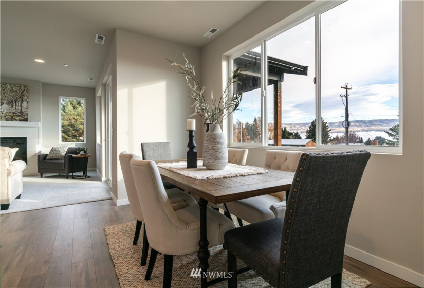 239 Sienna, Wenatchee, Washington 98801, 4 Bedrooms Bedrooms, ,2 BathroomsBathrooms,Residential,For Sale,Sienna Heights,Sienna,NWM1869457
