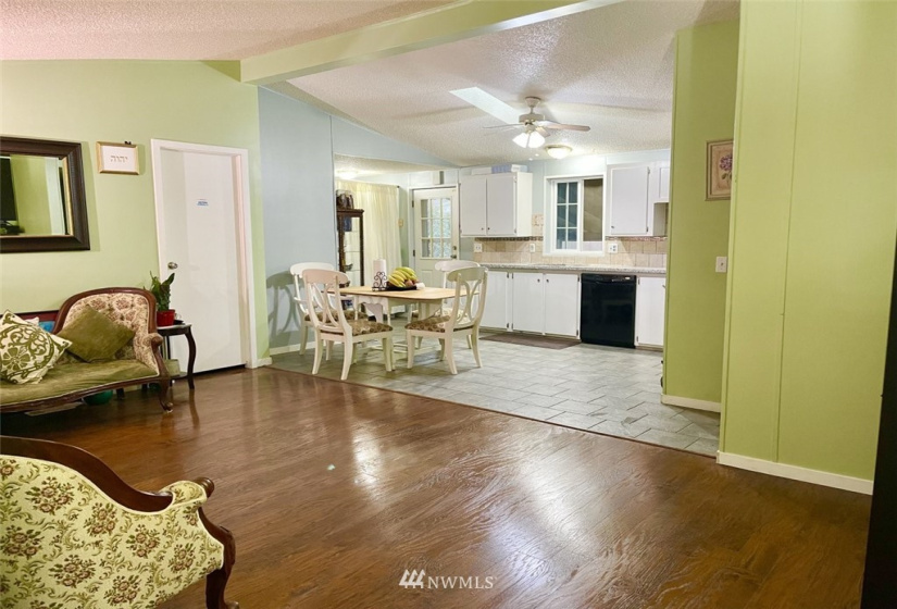 335 Franklin, Longview, Washington 98632, 3 Bedrooms Bedrooms, ,2 BathroomsBathrooms,Manufactured In Park,For Sale,Franklin,NWM1869792