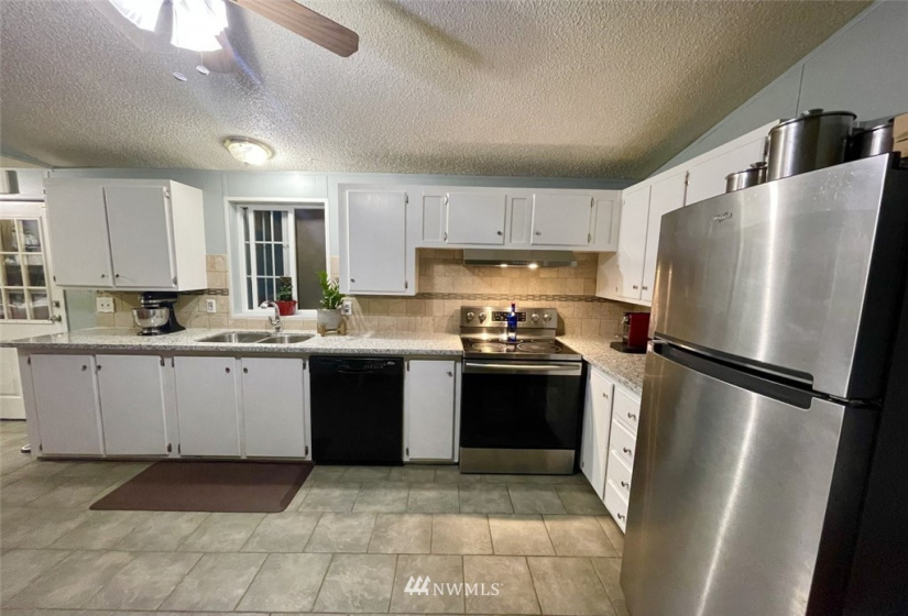 335 Franklin, Longview, Washington 98632, 3 Bedrooms Bedrooms, ,2 BathroomsBathrooms,Manufactured In Park,For Sale,Franklin,NWM1869792