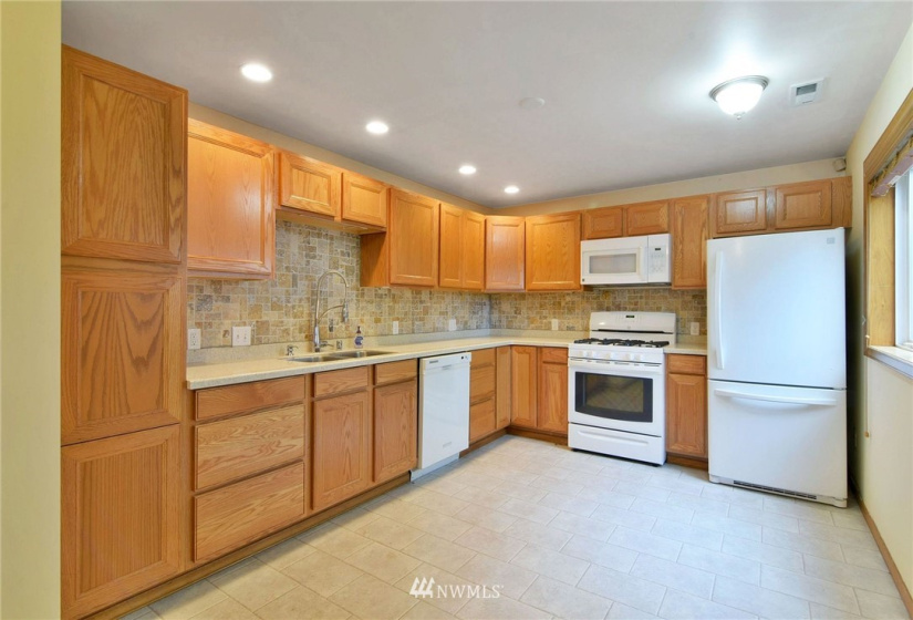 5314 192nd, Lynnwood, Washington 98036, 2 Bedrooms Bedrooms, ,1 BathroomBathrooms,Residential Lease,For Rent,192nd,NWM1869663