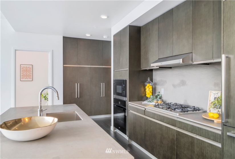 1808 Minor, Seattle, Washington 98101, 2 Bedrooms Bedrooms, ,2 BathroomsBathrooms,Residential,For Sale,Nexus,Minor,NWM1867358