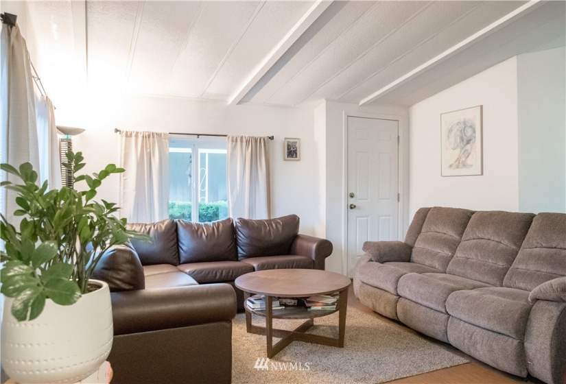 707 37th, Auburn, Washington 98002, 3 Bedrooms Bedrooms, ,2 BathroomsBathrooms,Manufactured In Park,For Sale,37th,NWM1869881