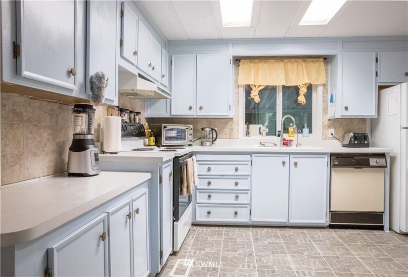 707 37th, Auburn, Washington 98002, 3 Bedrooms Bedrooms, ,2 BathroomsBathrooms,Manufactured In Park,For Sale,37th,NWM1869881