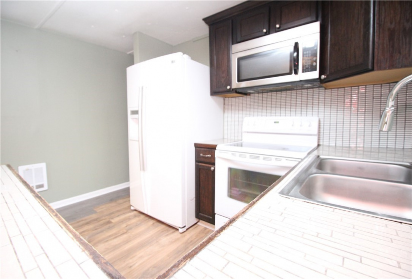 2304 A, Auburn, Washington 98002, 2 Bedrooms Bedrooms, ,1 BathroomBathrooms,Manufactured In Park,For Sale,A,NWM1869794