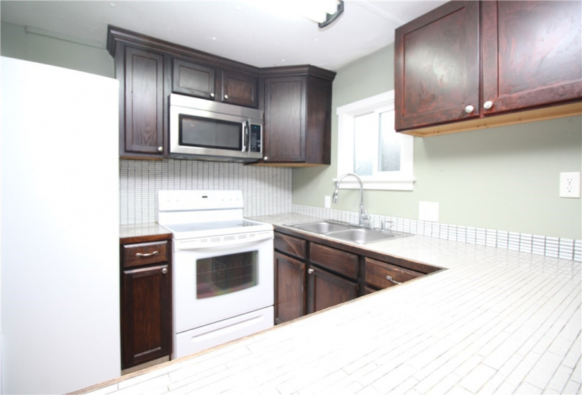 2304 A, Auburn, Washington 98002, 2 Bedrooms Bedrooms, ,1 BathroomBathrooms,Manufactured In Park,For Sale,A,NWM1869794
