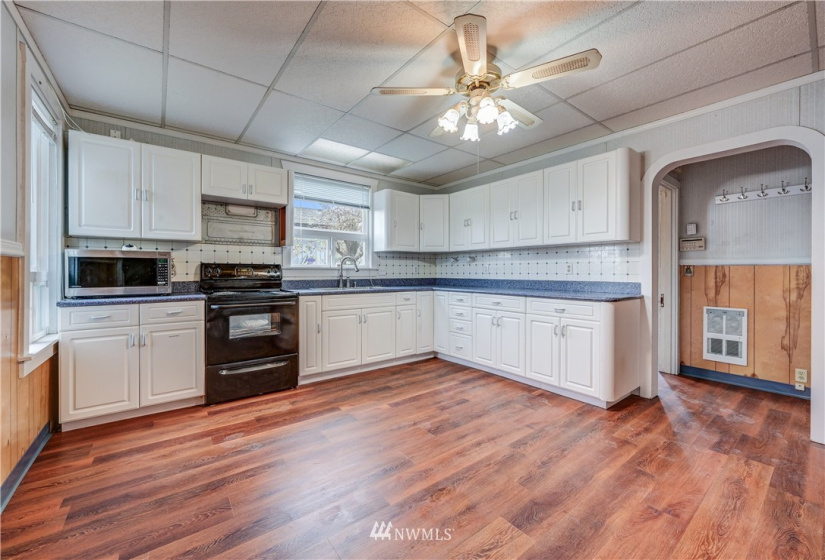 5508 1st, Everett, Washington 98203, 3 Bedrooms Bedrooms, ,Residential Lease,For Rent,1st,NWM1870085