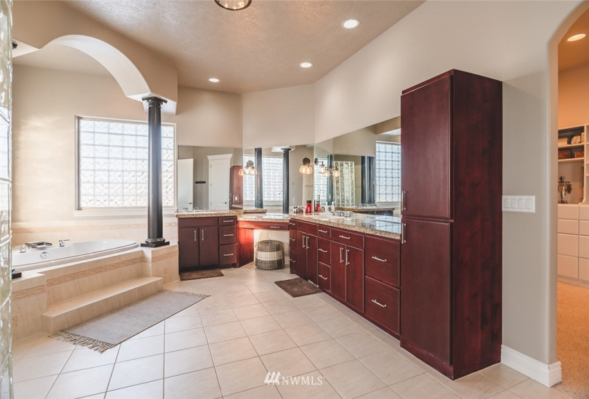 8596 Dune Lake, Moses Lake, Washington 98837, 4 Bedrooms Bedrooms, ,2 BathroomsBathrooms,Residential,For Sale,Dune Lake,NWM1870241
