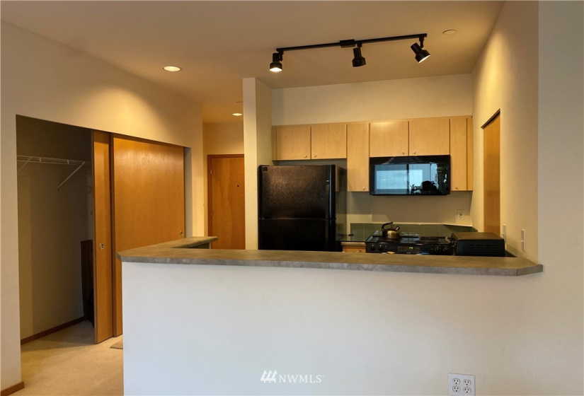 668 Lane, Seattle, Washington 98104, ,1 BathroomBathrooms,Residential Lease,For Rent,Lane,NWM1870383