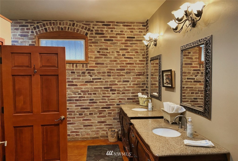 1 Vineyard, Wenatchee, Washington 98801, ,Commercial Sale,For Sale,Vineyard,NWM1870073